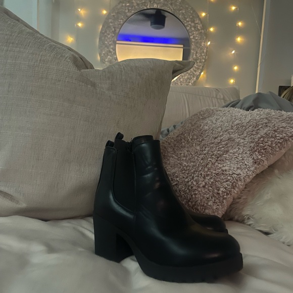 Black heeled booties from amazon don’t know the specific brand - Picture 4 of 4